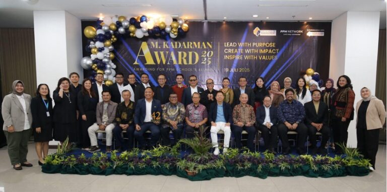 Mencetak Pemimpin Bangsa: PPM School of Management Berikan Penghargaan Alumni Melalui AM Kadarman Award